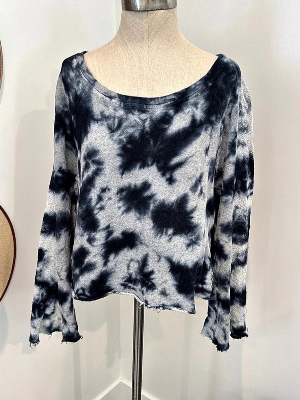 Splendid Tie-Dye Pullover Long Sleeve Top in Blue & White